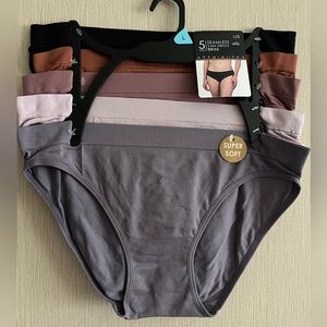 Attributes Super Soft 4-way Stretch Seamless 5 pc Bikini/Underwear Set